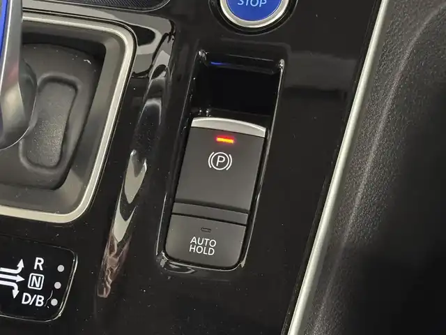 日産 セレナ e－パワー ハイウェイスター V 三重県 2020(令2)年 1.1万km ブリリアントホワイトパール e-POWER/FF/インパネCVT/純正 9インチナビ MM519D-L/（iPod/USB/SD/CD/DVD/Blu-ray/TV/FM/AM/Bluetooth/MUSIC STOCKER/HDMI）/両側ハンズフリーオートスライドドア/ドライブレコーダー 前方/ビルトイン ETC/安全装備/・インテリジェント エマージェンシーブレーキ/・LDW（車線逸脱警報）/・プロパイロット　/・全車速追従機能付レーダークルーズ/・後側方車両検知警報システム（BSW/BSI）/・クロストラフィックアラート（後方）/・インテリジェントDA（ふらつき検知）/・電動パーキングブレーキ＆ブレーキホールド/・標識検知機能（進入禁止・最高速度・一時停止）/・踏み間違い防止アシスト/など/装備/・オートライト/・ハイビームアシスト/・LEDヘッドライト/・フロントフォグライト/・ステアリングスイッチ/・前後独立オートエアコン/・純正15inAW/・保/取/・インテリジェントキーx2/など