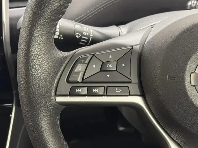 日産 セレナ e－パワー ハイウェイスター V 三重県 2020(令2)年 1.1万km ブリリアントホワイトパール e-POWER/FF/インパネCVT/純正 9インチナビ MM519D-L/（iPod/USB/SD/CD/DVD/Blu-ray/TV/FM/AM/Bluetooth/MUSIC STOCKER/HDMI）/両側ハンズフリーオートスライドドア/ドライブレコーダー 前方/ビルトイン ETC/安全装備/・インテリジェント エマージェンシーブレーキ/・LDW（車線逸脱警報）/・プロパイロット　/・全車速追従機能付レーダークルーズ/・後側方車両検知警報システム（BSW/BSI）/・クロストラフィックアラート（後方）/・インテリジェントDA（ふらつき検知）/・電動パーキングブレーキ＆ブレーキホールド/・標識検知機能（進入禁止・最高速度・一時停止）/・踏み間違い防止アシスト/など/装備/・オートライト/・ハイビームアシスト/・LEDヘッドライト/・フロントフォグライト/・ステアリングスイッチ/・前後独立オートエアコン/・純正15inAW/・保/取/・インテリジェントキーx2/など