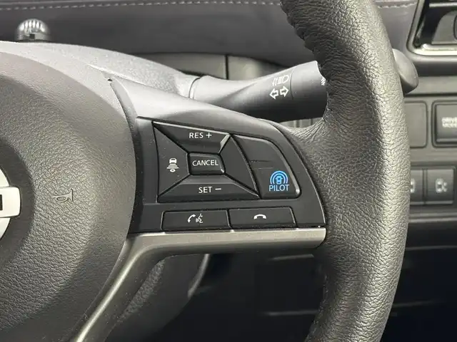 日産 セレナ e－パワー ハイウェイスター V 三重県 2020(令2)年 1.1万km ブリリアントホワイトパール e-POWER/FF/インパネCVT/純正 9インチナビ MM519D-L/（iPod/USB/SD/CD/DVD/Blu-ray/TV/FM/AM/Bluetooth/MUSIC STOCKER/HDMI）/両側ハンズフリーオートスライドドア/ドライブレコーダー 前方/ビルトイン ETC/安全装備/・インテリジェント エマージェンシーブレーキ/・LDW（車線逸脱警報）/・プロパイロット　/・全車速追従機能付レーダークルーズ/・後側方車両検知警報システム（BSW/BSI）/・クロストラフィックアラート（後方）/・インテリジェントDA（ふらつき検知）/・電動パーキングブレーキ＆ブレーキホールド/・標識検知機能（進入禁止・最高速度・一時停止）/・踏み間違い防止アシスト/など/装備/・オートライト/・ハイビームアシスト/・LEDヘッドライト/・フロントフォグライト/・ステアリングスイッチ/・前後独立オートエアコン/・純正15inAW/・保/取/・インテリジェントキーx2/など