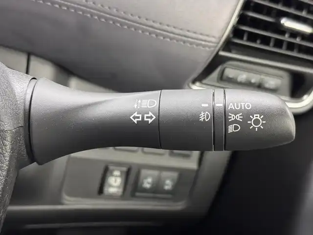 日産 セレナ e－パワー ハイウェイスター V 三重県 2020(令2)年 1.1万km ブリリアントホワイトパール e-POWER/FF/インパネCVT/純正 9インチナビ MM519D-L/（iPod/USB/SD/CD/DVD/Blu-ray/TV/FM/AM/Bluetooth/MUSIC STOCKER/HDMI）/両側ハンズフリーオートスライドドア/ドライブレコーダー 前方/ビルトイン ETC/安全装備/・インテリジェント エマージェンシーブレーキ/・LDW（車線逸脱警報）/・プロパイロット　/・全車速追従機能付レーダークルーズ/・後側方車両検知警報システム（BSW/BSI）/・クロストラフィックアラート（後方）/・インテリジェントDA（ふらつき検知）/・電動パーキングブレーキ＆ブレーキホールド/・標識検知機能（進入禁止・最高速度・一時停止）/・踏み間違い防止アシスト/など/装備/・オートライト/・ハイビームアシスト/・LEDヘッドライト/・フロントフォグライト/・ステアリングスイッチ/・前後独立オートエアコン/・純正15inAW/・保/取/・インテリジェントキーx2/など