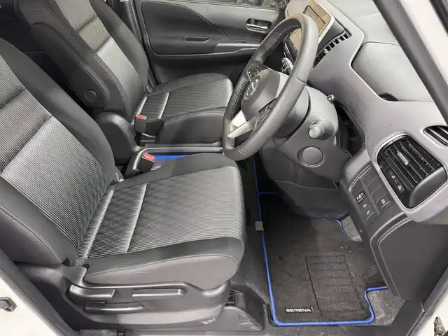 日産 セレナ e－パワー ハイウェイスター V 三重県 2020(令2)年 1.1万km ブリリアントホワイトパール e-POWER/FF/インパネCVT/純正 9インチナビ MM519D-L/（iPod/USB/SD/CD/DVD/Blu-ray/TV/FM/AM/Bluetooth/MUSIC STOCKER/HDMI）/両側ハンズフリーオートスライドドア/ドライブレコーダー 前方/ビルトイン ETC/安全装備/・インテリジェント エマージェンシーブレーキ/・LDW（車線逸脱警報）/・プロパイロット　/・全車速追従機能付レーダークルーズ/・後側方車両検知警報システム（BSW/BSI）/・クロストラフィックアラート（後方）/・インテリジェントDA（ふらつき検知）/・電動パーキングブレーキ＆ブレーキホールド/・標識検知機能（進入禁止・最高速度・一時停止）/・踏み間違い防止アシスト/など/装備/・オートライト/・ハイビームアシスト/・LEDヘッドライト/・フロントフォグライト/・ステアリングスイッチ/・前後独立オートエアコン/・純正15inAW/・保/取/・インテリジェントキーx2/など