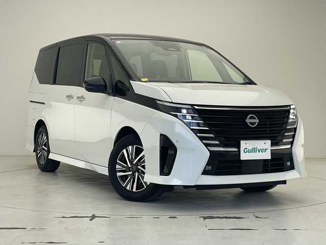 日産 セレナ ハイウェイスター V 沖縄県 2023(令5)年 1.3万km パールⅡ 純正ナビ/（フルセグTV Bluetooth USB HDMI　）/全方位カメラ/純正フリップダウンモニター/前後ドライブレコーダー/ETC/前後コーナーセンサー/プロパイロット/両側パワースライドドア/LEDヘッドライト/シートヒーター/純正フロアマット/スペアキー１本