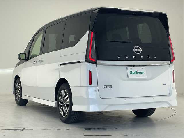 日産 セレナ ハイウェイスター V 沖縄県 2023(令5)年 1.3万km パールⅡ 純正ナビ/（フルセグTV Bluetooth USB HDMI　）/全方位カメラ/純正フリップダウンモニター/前後ドライブレコーダー/ETC/前後コーナーセンサー/プロパイロット/両側パワースライドドア/LEDヘッドライト/シートヒーター/純正フロアマット/スペアキー１本