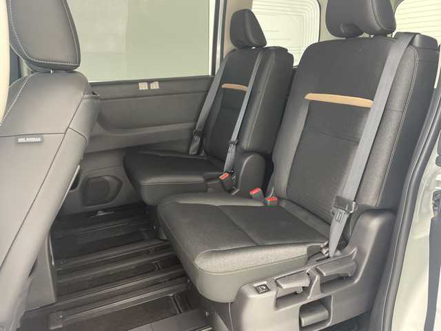 日産 セレナ ハイウェイスター V 沖縄県 2023(令5)年 1.3万km パールⅡ 純正ナビ/（フルセグTV Bluetooth USB HDMI　）/全方位カメラ/純正フリップダウンモニター/前後ドライブレコーダー/ETC/前後コーナーセンサー/プロパイロット/両側パワースライドドア/LEDヘッドライト/シートヒーター/純正フロアマット/スペアキー１本