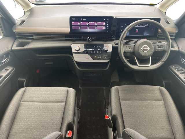 日産 セレナ ハイウェイスター V 沖縄県 2023(令5)年 1.3万km パールⅡ 純正ナビ/（フルセグTV Bluetooth USB HDMI　）/全方位カメラ/純正フリップダウンモニター/前後ドライブレコーダー/ETC/前後コーナーセンサー/プロパイロット/両側パワースライドドア/LEDヘッドライト/シートヒーター/純正フロアマット/スペアキー１本