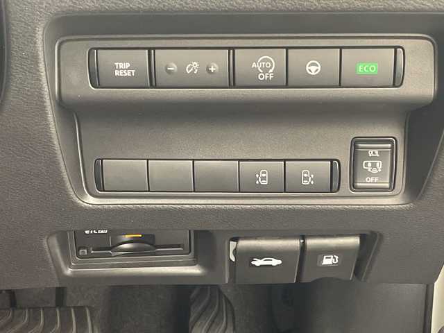 日産 セレナ ハイウェイスター V 沖縄県 2023(令5)年 1.3万km パールⅡ 純正ナビ/（フルセグTV Bluetooth USB HDMI　）/全方位カメラ/純正フリップダウンモニター/前後ドライブレコーダー/ETC/前後コーナーセンサー/プロパイロット/両側パワースライドドア/LEDヘッドライト/シートヒーター/純正フロアマット/スペアキー１本