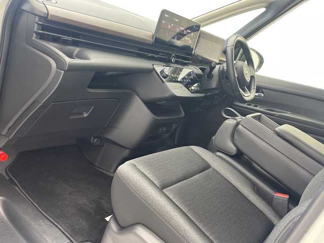 日産 セレナ ハイウェイスター V 沖縄県 2023(令5)年 1.3万km パールⅡ 純正ナビ/（フルセグTV Bluetooth USB HDMI　）/全方位カメラ/純正フリップダウンモニター/前後ドライブレコーダー/ETC/前後コーナーセンサー/プロパイロット/両側パワースライドドア/LEDヘッドライト/シートヒーター/純正フロアマット/スペアキー１本