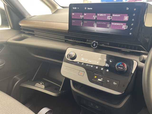 日産 セレナ ハイウェイスター V 沖縄県 2023(令5)年 1.3万km パールⅡ 純正ナビ/（フルセグTV Bluetooth USB HDMI　）/全方位カメラ/純正フリップダウンモニター/前後ドライブレコーダー/ETC/前後コーナーセンサー/プロパイロット/両側パワースライドドア/LEDヘッドライト/シートヒーター/純正フロアマット/スペアキー１本