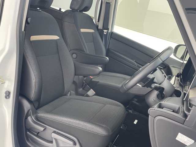 日産 セレナ ハイウェイスター V 沖縄県 2023(令5)年 1.3万km パールⅡ 純正ナビ/（フルセグTV Bluetooth USB HDMI　）/全方位カメラ/純正フリップダウンモニター/前後ドライブレコーダー/ETC/前後コーナーセンサー/プロパイロット/両側パワースライドドア/LEDヘッドライト/シートヒーター/純正フロアマット/スペアキー１本