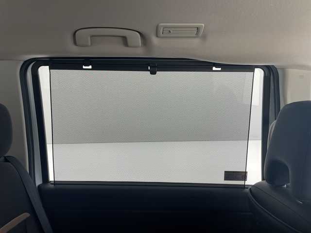 日産 セレナ ハイウェイスター V 沖縄県 2023(令5)年 1.3万km パールⅡ 純正ナビ/（フルセグTV Bluetooth USB HDMI　）/全方位カメラ/純正フリップダウンモニター/前後ドライブレコーダー/ETC/前後コーナーセンサー/プロパイロット/両側パワースライドドア/LEDヘッドライト/シートヒーター/純正フロアマット/スペアキー１本