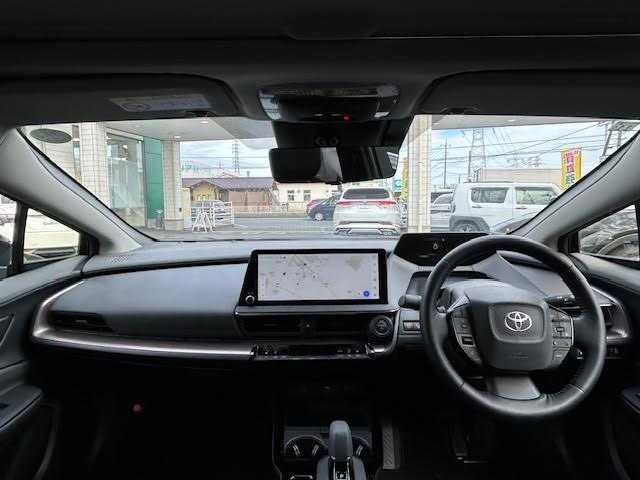 トヨタ プリウス Z 埼玉県 2023(令5)年 1.3万km アティチュードブラックマイカ 外部検査実施済み/ムーンルーフ/純正メモリナビ/ (フルセグTV/Bluetooth/USB/Miracast)/パノラミックビューモニター/ビルトインETC2.0/前後ドライブレコーダー/デジタルインナーミラー/レザーシート/D席パワーシート【メモリ機能あり】/前席シートヒーター/エアシート/パワーバックドア/ステアリングヒーター/TOYOTA Safety Sense/・レーダークルーズ コントロール/・プリクラッシュセーフティ/・レーントレーシングアシスト/・レーンディパーチャーアラート/・ロードサインアシスト/・先行車発進告知機能/・オートマチックハイビーム/ブラインドスポットモニター/プロアクティブドライビングアシスト/リアクロストラフィックアラート/リアカメラディクション/パーキングサポートブレーキ/安心降車アシスト/横滑り防止機能/スマートキー/純正19インチアルミホイール/置くだけ充電/100V電源/純正LEDヘッドライト/カーテンエアバック/スペアキー1本/保証書/取扱説明書