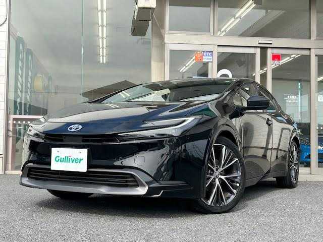 トヨタ プリウス Z 埼玉県 2023(令5)年 1.3万km アティチュードブラックマイカ 外部検査実施済み/ムーンルーフ/純正メモリナビ/ (フルセグTV/Bluetooth/USB/Miracast)/パノラミックビューモニター/ビルトインETC2.0/前後ドライブレコーダー/デジタルインナーミラー/レザーシート/D席パワーシート【メモリ機能あり】/前席シートヒーター/エアシート/パワーバックドア/ステアリングヒーター/TOYOTA Safety Sense/・レーダークルーズ コントロール/・プリクラッシュセーフティ/・レーントレーシングアシスト/・レーンディパーチャーアラート/・ロードサインアシスト/・先行車発進告知機能/・オートマチックハイビーム/ブラインドスポットモニター/プロアクティブドライビングアシスト/リアクロストラフィックアラート/リアカメラディクション/パーキングサポートブレーキ/安心降車アシスト/横滑り防止機能/スマートキー/純正19インチアルミホイール/置くだけ充電/100V電源/純正LEDヘッドライト/カーテンエアバック/スペアキー1本/保証書/取扱説明書