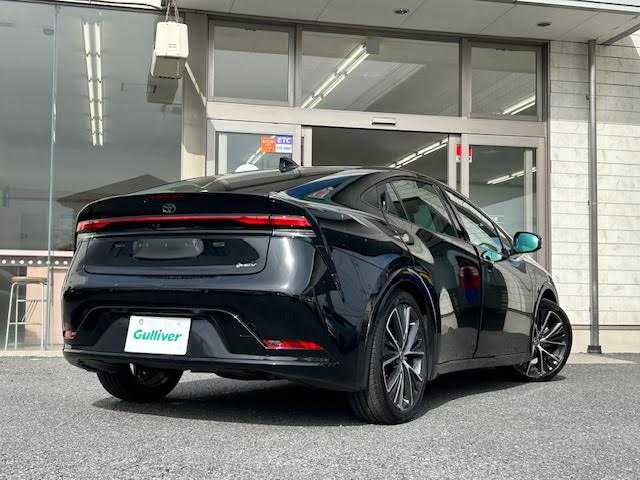 トヨタ プリウス Z 埼玉県 2023(令5)年 1.3万km アティチュードブラックマイカ 外部検査実施済み/ムーンルーフ/純正メモリナビ/ (フルセグTV/Bluetooth/USB/Miracast)/パノラミックビューモニター/ビルトインETC2.0/前後ドライブレコーダー/デジタルインナーミラー/レザーシート/D席パワーシート【メモリ機能あり】/前席シートヒーター/エアシート/パワーバックドア/ステアリングヒーター/TOYOTA Safety Sense/・レーダークルーズ コントロール/・プリクラッシュセーフティ/・レーントレーシングアシスト/・レーンディパーチャーアラート/・ロードサインアシスト/・先行車発進告知機能/・オートマチックハイビーム/ブラインドスポットモニター/プロアクティブドライビングアシスト/リアクロストラフィックアラート/リアカメラディクション/パーキングサポートブレーキ/安心降車アシスト/横滑り防止機能/スマートキー/純正19インチアルミホイール/置くだけ充電/100V電源/純正LEDヘッドライト/カーテンエアバック/スペアキー1本/保証書/取扱説明書