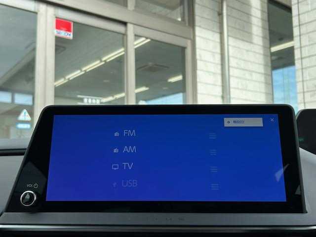 トヨタ プリウス Z 埼玉県 2023(令5)年 1.3万km アティチュードブラックマイカ 外部検査実施済み/ムーンルーフ/純正メモリナビ/ (フルセグTV/Bluetooth/USB/Miracast)/パノラミックビューモニター/ビルトインETC2.0/前後ドライブレコーダー/デジタルインナーミラー/レザーシート/D席パワーシート【メモリ機能あり】/前席シートヒーター/エアシート/パワーバックドア/ステアリングヒーター/TOYOTA Safety Sense/・レーダークルーズ コントロール/・プリクラッシュセーフティ/・レーントレーシングアシスト/・レーンディパーチャーアラート/・ロードサインアシスト/・先行車発進告知機能/・オートマチックハイビーム/ブラインドスポットモニター/プロアクティブドライビングアシスト/リアクロストラフィックアラート/リアカメラディクション/パーキングサポートブレーキ/安心降車アシスト/横滑り防止機能/スマートキー/純正19インチアルミホイール/置くだけ充電/100V電源/純正LEDヘッドライト/カーテンエアバック/スペアキー1本/保証書/取扱説明書