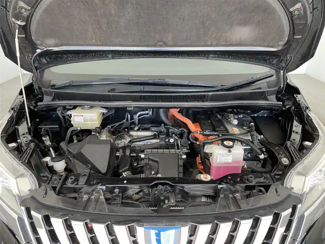 トヨタ エスクァイア ハイブリッド Gi 大分県 2019(令1)年 5.3万km ブラック トヨタセーフティーセンスC/・プリクラッシュセーフティー/・レーンディパーチャーアラート/・オートハイビーム/・インテリジェントクリアランスソナー/純正ナビ/（フルセグ/CD/DVD/Bluetooth）/バックカメラ/フリップダウンモニター/シートヒーター/両側パワースライドドア/前後ドライブレコーダ/ステアリングスイッチ/オートリトラミラー/純正アルミホイール/スマートキープッシュスタート