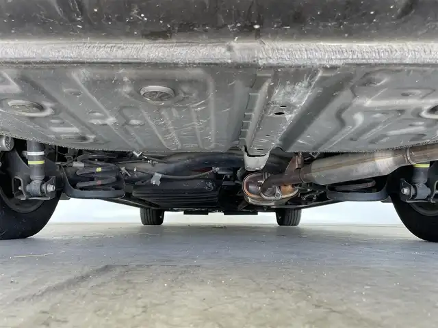 トヨタ エスクァイア ハイブリッド Gi 大分県 2019(令1)年 5.3万km ブラック トヨタセーフティーセンスC/・プリクラッシュセーフティー/・レーンディパーチャーアラート/・オートハイビーム/・インテリジェントクリアランスソナー/純正ナビ/（フルセグ/CD/DVD/Bluetooth）/バックカメラ/フリップダウンモニター/シートヒーター/両側パワースライドドア/前後ドライブレコーダ/ステアリングスイッチ/オートリトラミラー/純正アルミホイール/スマートキープッシュスタート