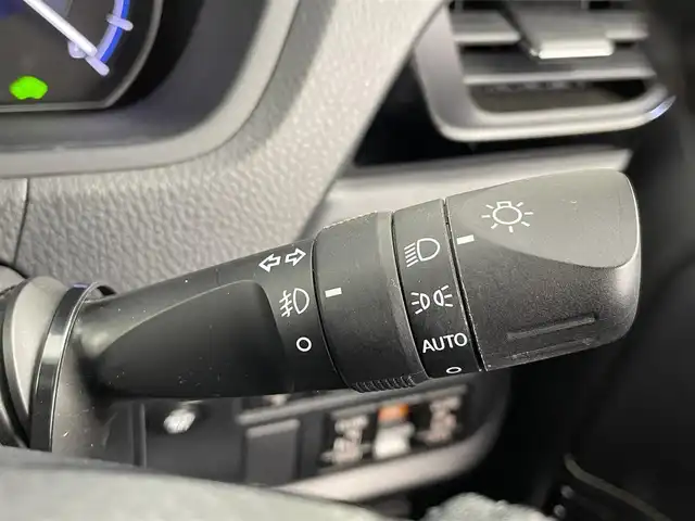 トヨタ エスクァイア ハイブリッド Gi 大分県 2019(令1)年 5.3万km ブラック トヨタセーフティーセンスC/・プリクラッシュセーフティー/・レーンディパーチャーアラート/・オートハイビーム/・インテリジェントクリアランスソナー/純正ナビ/（フルセグ/CD/DVD/Bluetooth）/バックカメラ/フリップダウンモニター/シートヒーター/両側パワースライドドア/前後ドライブレコーダ/ステアリングスイッチ/オートリトラミラー/純正アルミホイール/スマートキープッシュスタート