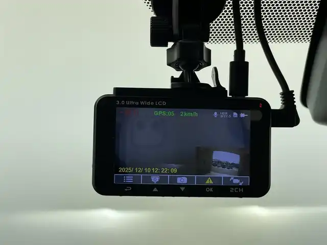 トヨタ エスクァイア ハイブリッド Gi 大分県 2019(令1)年 5.3万km ブラック トヨタセーフティーセンスC/・プリクラッシュセーフティー/・レーンディパーチャーアラート/・オートハイビーム/・インテリジェントクリアランスソナー/純正ナビ/（フルセグ/CD/DVD/Bluetooth）/バックカメラ/フリップダウンモニター/シートヒーター/両側パワースライドドア/前後ドライブレコーダ/ステアリングスイッチ/オートリトラミラー/純正アルミホイール/スマートキープッシュスタート