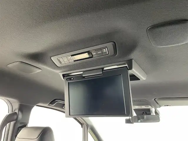 トヨタ エスクァイア ハイブリッド Gi 大分県 2019(令1)年 5.3万km ブラック トヨタセーフティーセンスC/・プリクラッシュセーフティー/・レーンディパーチャーアラート/・オートハイビーム/・インテリジェントクリアランスソナー/純正ナビ/（フルセグ/CD/DVD/Bluetooth）/バックカメラ/フリップダウンモニター/シートヒーター/両側パワースライドドア/前後ドライブレコーダ/ステアリングスイッチ/オートリトラミラー/純正アルミホイール/スマートキープッシュスタート