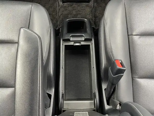 トヨタ エスクァイア ハイブリッド Gi 大分県 2019(令1)年 5.3万km ブラック トヨタセーフティーセンスC/・プリクラッシュセーフティー/・レーンディパーチャーアラート/・オートハイビーム/・インテリジェントクリアランスソナー/純正ナビ/（フルセグ/CD/DVD/Bluetooth）/バックカメラ/フリップダウンモニター/シートヒーター/両側パワースライドドア/前後ドライブレコーダ/ステアリングスイッチ/オートリトラミラー/純正アルミホイール/スマートキープッシュスタート