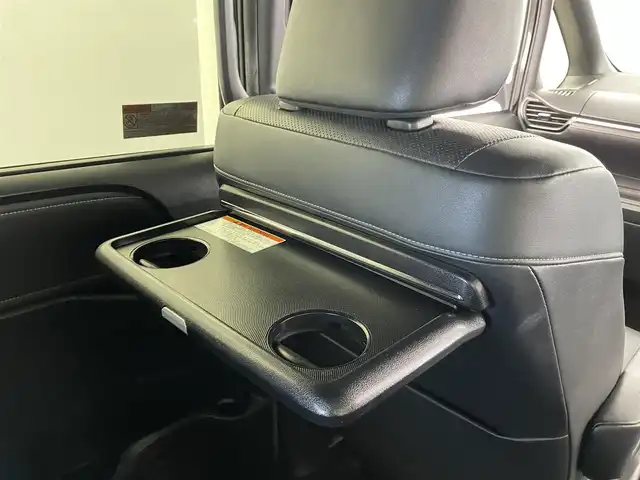 トヨタ エスクァイア ハイブリッド Gi 大分県 2019(令1)年 5.3万km ブラック トヨタセーフティーセンスC/・プリクラッシュセーフティー/・レーンディパーチャーアラート/・オートハイビーム/・インテリジェントクリアランスソナー/純正ナビ/（フルセグ/CD/DVD/Bluetooth）/バックカメラ/フリップダウンモニター/シートヒーター/両側パワースライドドア/前後ドライブレコーダ/ステアリングスイッチ/オートリトラミラー/純正アルミホイール/スマートキープッシュスタート