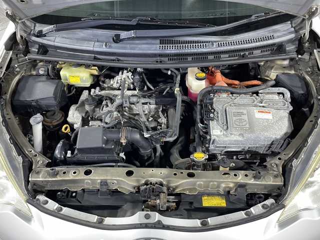 トヨタ アクア G 沖縄県 2012(平24)年 11.7万km シルバーマイカM 禁煙車　/ナビ（ＣＤ／ＴＶ／Ｂｌｕｅｔｏｏｔｈ／ＡＭ／ＦＭ）　/前後方向ドライブレコーダー　/バックカメラ　/ＥＴＣ　/ＵＳＢ充電　/ドアバイザー　/電動格納ミラー　/プッシュスタート　/エアバック　/純正１５インチＡＷ