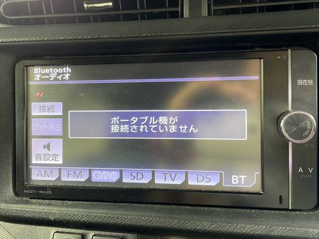トヨタ アクア G 沖縄県 2012(平24)年 11.7万km シルバーマイカM 禁煙車　/ナビ（ＣＤ／ＴＶ／Ｂｌｕｅｔｏｏｔｈ／ＡＭ／ＦＭ）　/前後方向ドライブレコーダー　/バックカメラ　/ＥＴＣ　/ＵＳＢ充電　/ドアバイザー　/電動格納ミラー　/プッシュスタート　/エアバック　/純正１５インチＡＷ