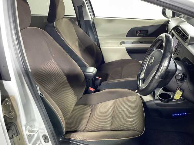 トヨタ アクア G 沖縄県 2012(平24)年 11.7万km シルバーマイカM 禁煙車　/ナビ（ＣＤ／ＴＶ／Ｂｌｕｅｔｏｏｔｈ／ＡＭ／ＦＭ）　/前後方向ドライブレコーダー　/バックカメラ　/ＥＴＣ　/ＵＳＢ充電　/ドアバイザー　/電動格納ミラー　/プッシュスタート　/エアバック　/純正１５インチＡＷ