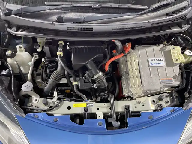 日産 ノート e－パワー メダリスト 神奈川県 2016(平28)年 7.3万km シャイニングブルー 純正７型SDナビゲーションMM316D-W【】/フルセグ　Bluetooth　SD　CD DVD　AUX/純正15インチアルミホイール【メーカーオプション】/LEDヘッドライト【メーカーオプション】/インテリジェントアラウンドビューモニター/インテリジェントルームミラー/インテリジェントエマージェンシーブレーキ/踏み間違い防止アシスト/フロント/バックソナー/ドアミラーヒーター/革巻きステアリング/ステアリングスイッチ/ETC/シートリフター/社外前方ドライブレコーダー/ブッシュスタート/インテリジェントキー/社外フロントバンパー/サイドスポイラー/オートライト/電格ウインカーミラー