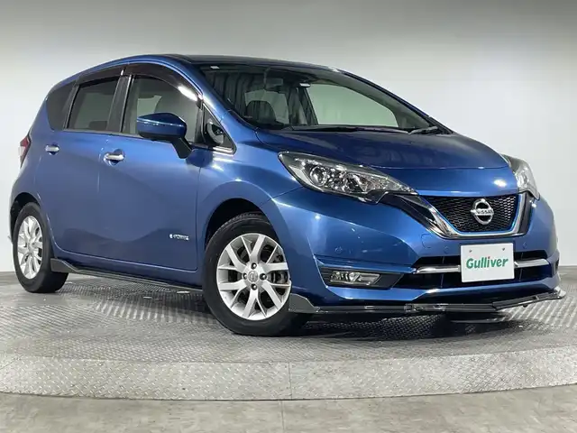 日産 ノート e－パワー メダリスト 神奈川県 2016(平28)年 7.3万km シャイニングブルー 純正７型SDナビゲーションMM316D-W【】/フルセグ　Bluetooth　SD　CD DVD　AUX/純正15インチアルミホイール【メーカーオプション】/LEDヘッドライト【メーカーオプション】/インテリジェントアラウンドビューモニター/インテリジェントルームミラー/インテリジェントエマージェンシーブレーキ/踏み間違い防止アシスト/フロント/バックソナー/ドアミラーヒーター/革巻きステアリング/ステアリングスイッチ/ETC/シートリフター/社外前方ドライブレコーダー/ブッシュスタート/インテリジェントキー/社外フロントバンパー/サイドスポイラー/オートライト/電格ウインカーミラー