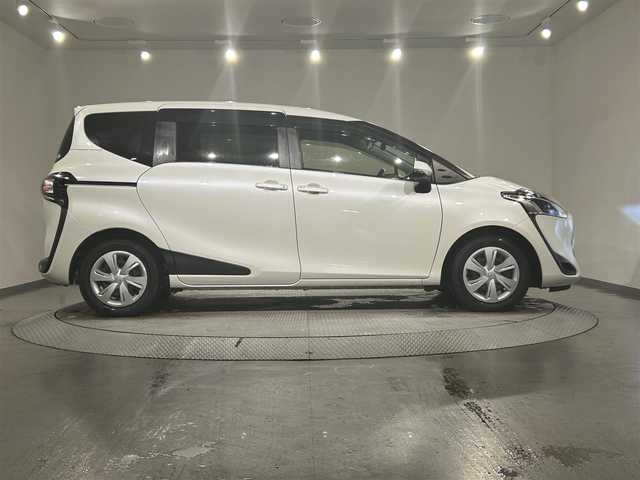 トヨタ シエンタ G 愛知県 2019(平31)年 5.6万km ホワイトパールクリスタルシャイン 純正SDナビ（NSZT-W68T)/・AM/FM/CD/DVD/Bluetooth/・フルセグテレビ/Toyota Safety Sense C/・プリクラッシュセーフティシステム/・レーンディパーチャーアラート/・オートマチックハイビーム/・先行車発進告知/全方位カメラ/両側パワースライド/ステアリングヒーター/快適温熱シート（D席＋N席）/ドライブレコーダー/ETC/オートエアコン/プッシュスタートボタン/スマートキー/純正フロアマット