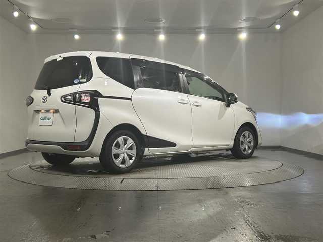 トヨタ シエンタ G 愛知県 2019(平31)年 5.6万km ホワイトパールクリスタルシャイン 純正SDナビ（NSZT-W68T)/・AM/FM/CD/DVD/Bluetooth/・フルセグテレビ/Toyota Safety Sense C/・プリクラッシュセーフティシステム/・レーンディパーチャーアラート/・オートマチックハイビーム/・先行車発進告知/全方位カメラ/両側パワースライド/ステアリングヒーター/快適温熱シート（D席＋N席）/ドライブレコーダー/ETC/オートエアコン/プッシュスタートボタン/スマートキー/純正フロアマット