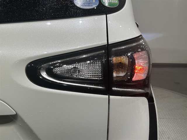 トヨタ シエンタ G 愛知県 2019(平31)年 5.6万km ホワイトパールクリスタルシャイン 純正SDナビ（NSZT-W68T)/・AM/FM/CD/DVD/Bluetooth/・フルセグテレビ/Toyota Safety Sense C/・プリクラッシュセーフティシステム/・レーンディパーチャーアラート/・オートマチックハイビーム/・先行車発進告知/全方位カメラ/両側パワースライド/ステアリングヒーター/快適温熱シート（D席＋N席）/ドライブレコーダー/ETC/オートエアコン/プッシュスタートボタン/スマートキー/純正フロアマット