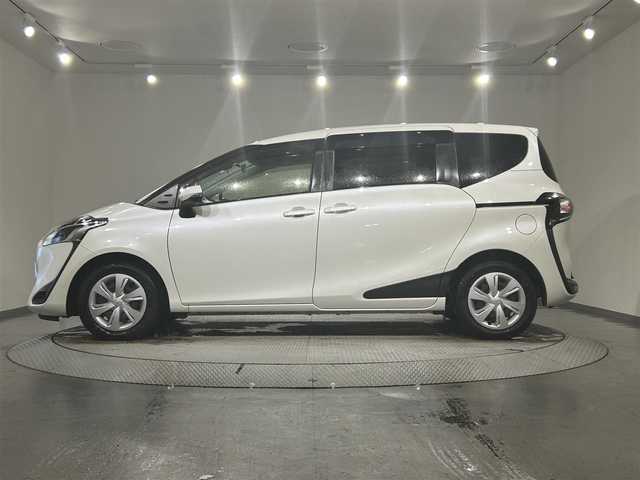 トヨタ シエンタ G 愛知県 2019(平31)年 5.6万km ホワイトパールクリスタルシャイン 純正SDナビ（NSZT-W68T)/・AM/FM/CD/DVD/Bluetooth/・フルセグテレビ/Toyota Safety Sense C/・プリクラッシュセーフティシステム/・レーンディパーチャーアラート/・オートマチックハイビーム/・先行車発進告知/全方位カメラ/両側パワースライド/ステアリングヒーター/快適温熱シート（D席＋N席）/ドライブレコーダー/ETC/オートエアコン/プッシュスタートボタン/スマートキー/純正フロアマット