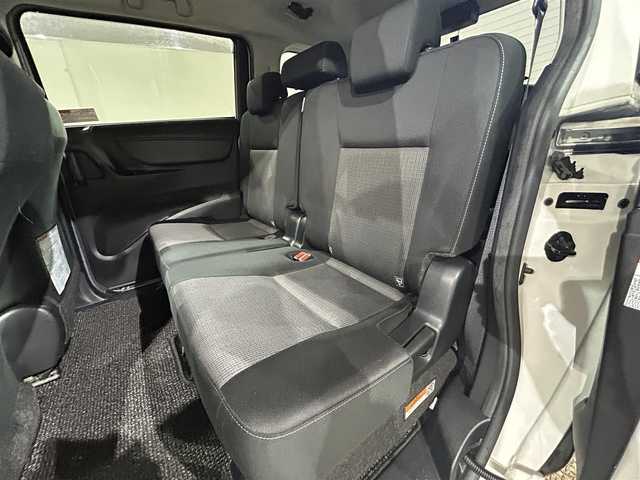 トヨタ シエンタ G 愛知県 2019(平31)年 5.6万km ホワイトパールクリスタルシャイン 純正SDナビ（NSZT-W68T)/・AM/FM/CD/DVD/Bluetooth/・フルセグテレビ/Toyota Safety Sense C/・プリクラッシュセーフティシステム/・レーンディパーチャーアラート/・オートマチックハイビーム/・先行車発進告知/全方位カメラ/両側パワースライド/ステアリングヒーター/快適温熱シート（D席＋N席）/ドライブレコーダー/ETC/オートエアコン/プッシュスタートボタン/スマートキー/純正フロアマット