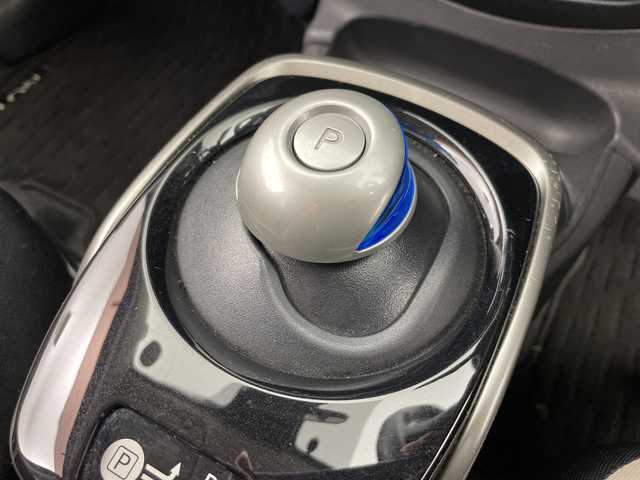 日産 ノート e－パワー X 富山県 2018(平30)年 4.9万km ガーネットレッド 社外ナビ【CN-RE03WD】/(AM/FM/CD/DVD/SD/BT)/フルセグTV/バックカメラ/衝突被害軽減ブレーキ/レーンキープアシスト/オートライト/横滑り防止装置/スマートキー×２/プッシュスタート/ETC/社外14インチAW/純正フロアマット/取扱説明書/保証書