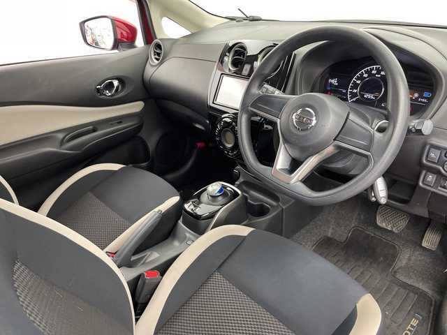 日産 ノート e－パワー X 富山県 2018(平30)年 4.9万km ガーネットレッド 社外ナビ【CN-RE03WD】/(AM/FM/CD/DVD/SD/BT)/フルセグTV/バックカメラ/衝突被害軽減ブレーキ/レーンキープアシスト/オートライト/横滑り防止装置/スマートキー×２/プッシュスタート/ETC/社外14インチAW/純正フロアマット/取扱説明書/保証書