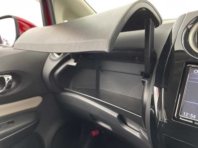 日産 ノート e－パワー X 富山県 2018(平30)年 4.9万km ガーネットレッド 社外ナビ【CN-RE03WD】/(AM/FM/CD/DVD/SD/BT)/フルセグTV/バックカメラ/衝突被害軽減ブレーキ/レーンキープアシスト/オートライト/横滑り防止装置/スマートキー×２/プッシュスタート/ETC/社外14インチAW/純正フロアマット/取扱説明書/保証書