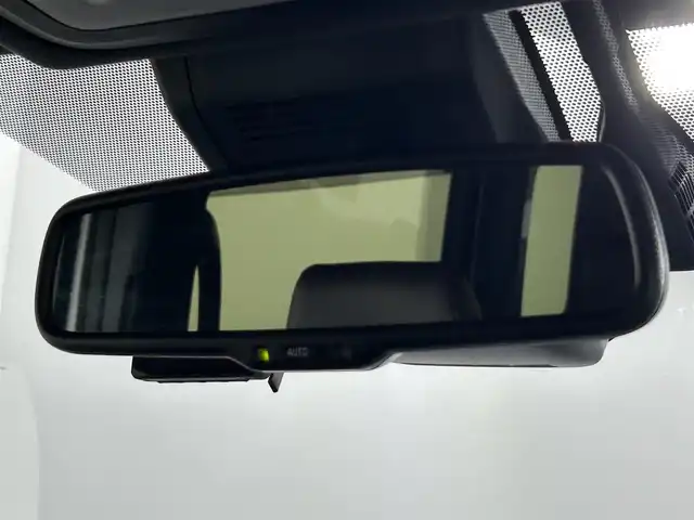 トヨタ エスクァイア ハイブリッド 佐賀県 2017(平29)年 7.8万km ホワイトパールクリスタルシャイン アルパイン製11インチナビ/フルセグテレビ/Bluetoothオーディオ接続/CD　DVD再生/アルパイン製後席モニター12，8インチ/モデリスタフルエアロ/ダブルゾーン/クルーズコントロール/トヨタセーフティーセンス/衝突軽減システム/両側パワースライドドア/ETC/前方ドライブレコーダー/レーンキープアシスト/横滑り防止装置/クリアランスソナー/ABS/オートライト/オートマチックハイビーム
