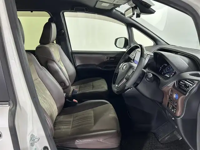 トヨタ エスクァイア ハイブリッド 佐賀県 2017(平29)年 7.8万km ホワイトパールクリスタルシャイン アルパイン製11インチナビ/フルセグテレビ/Bluetoothオーディオ接続/CD　DVD再生/アルパイン製後席モニター12，8インチ/モデリスタフルエアロ/ダブルゾーン/クルーズコントロール/トヨタセーフティーセンス/衝突軽減システム/両側パワースライドドア/ETC/前方ドライブレコーダー/レーンキープアシスト/横滑り防止装置/クリアランスソナー/ABS/オートライト/オートマチックハイビーム