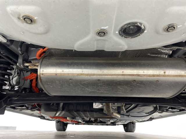 トヨタ シエンタ ハイブリッド Z 福岡県 2023(令5)年 1.6万km ホワイトパールクリスタルシャイン 禁煙車純正ディスプレイオーディオAM FM BTフルセグテレビパノラマビューモニタートヨタセーフティセンス両側パワースライドドアシートヒーター（D/N)革巻きステアリングステアリングスイッチステアリングヒーターLEDヘッドライトオートライトETC2.0スマートキープッシュスタートエンジン