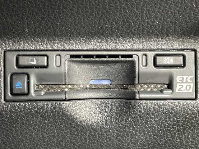 トヨタ シエンタ ハイブリッド Z 福岡県 2023(令5)年 1.6万km ホワイトパールクリスタルシャイン 禁煙車純正ディスプレイオーディオAM FM BTフルセグテレビパノラマビューモニタートヨタセーフティセンス両側パワースライドドアシートヒーター（D/N)革巻きステアリングステアリングスイッチステアリングヒーターLEDヘッドライトオートライトETC2.0スマートキープッシュスタートエンジン