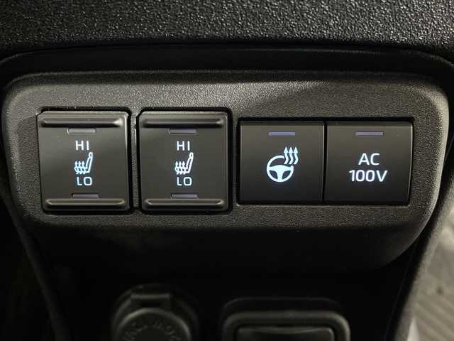 トヨタ シエンタ ハイブリッド Z 福岡県 2023(令5)年 1.6万km ホワイトパールクリスタルシャイン 禁煙車純正ディスプレイオーディオAM FM BTフルセグテレビパノラマビューモニタートヨタセーフティセンス両側パワースライドドアシートヒーター（D/N)革巻きステアリングステアリングスイッチステアリングヒーターLEDヘッドライトオートライトETC2.0スマートキープッシュスタートエンジン