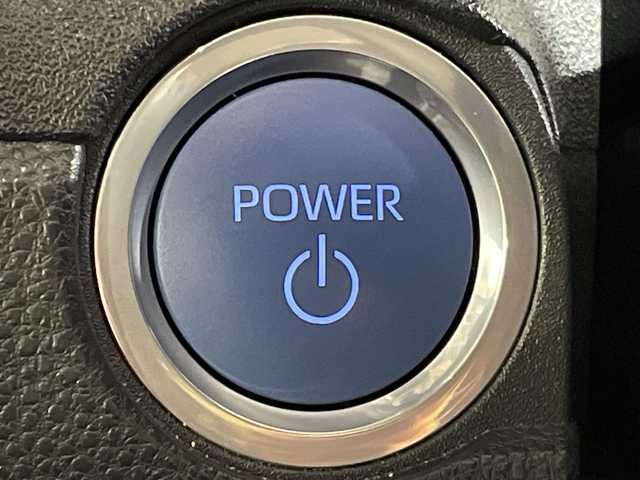 トヨタ シエンタ ハイブリッド Z 福岡県 2023(令5)年 1.6万km ホワイトパールクリスタルシャイン 禁煙車純正ディスプレイオーディオAM FM BTフルセグテレビパノラマビューモニタートヨタセーフティセンス両側パワースライドドアシートヒーター（D/N)革巻きステアリングステアリングスイッチステアリングヒーターLEDヘッドライトオートライトETC2.0スマートキープッシュスタートエンジン