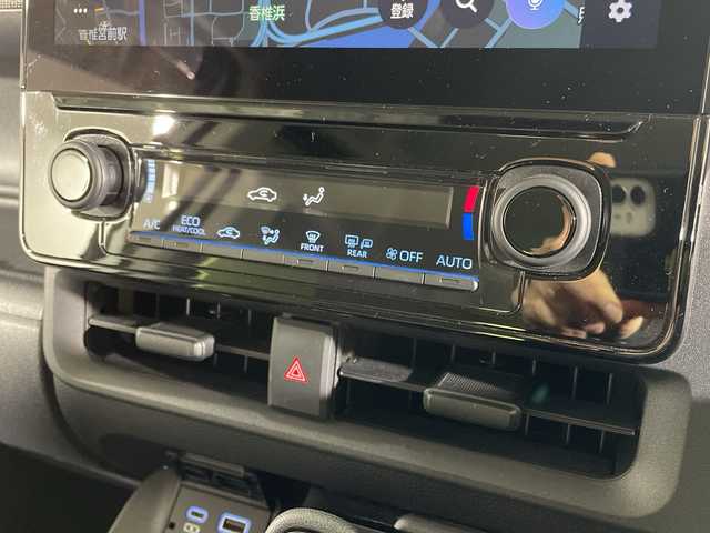 トヨタ シエンタ ハイブリッド Z 福岡県 2023(令5)年 1.6万km ホワイトパールクリスタルシャイン 禁煙車純正ディスプレイオーディオAM FM BTフルセグテレビパノラマビューモニタートヨタセーフティセンス両側パワースライドドアシートヒーター（D/N)革巻きステアリングステアリングスイッチステアリングヒーターLEDヘッドライトオートライトETC2.0スマートキープッシュスタートエンジン