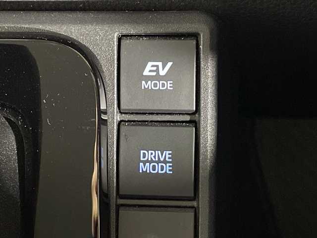 トヨタ シエンタ ハイブリッド Z 福岡県 2023(令5)年 1.6万km ホワイトパールクリスタルシャイン 禁煙車純正ディスプレイオーディオAM FM BTフルセグテレビパノラマビューモニタートヨタセーフティセンス両側パワースライドドアシートヒーター（D/N)革巻きステアリングステアリングスイッチステアリングヒーターLEDヘッドライトオートライトETC2.0スマートキープッシュスタートエンジン