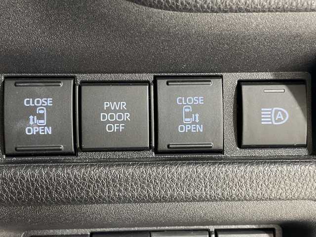 トヨタ シエンタ ハイブリッド Z 福岡県 2023(令5)年 1.6万km ホワイトパールクリスタルシャイン 禁煙車純正ディスプレイオーディオAM FM BTフルセグテレビパノラマビューモニタートヨタセーフティセンス両側パワースライドドアシートヒーター（D/N)革巻きステアリングステアリングスイッチステアリングヒーターLEDヘッドライトオートライトETC2.0スマートキープッシュスタートエンジン