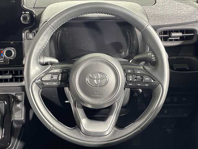 トヨタ シエンタ ハイブリッド Z 福岡県 2023(令5)年 1.6万km ホワイトパールクリスタルシャイン 禁煙車純正ディスプレイオーディオAM FM BTフルセグテレビパノラマビューモニタートヨタセーフティセンス両側パワースライドドアシートヒーター（D/N)革巻きステアリングステアリングスイッチステアリングヒーターLEDヘッドライトオートライトETC2.0スマートキープッシュスタートエンジン