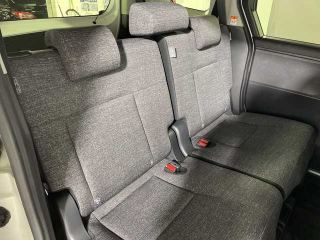 トヨタ シエンタ ハイブリッド Z 福岡県 2023(令5)年 1.6万km ホワイトパールクリスタルシャイン 禁煙車純正ディスプレイオーディオAM FM BTフルセグテレビパノラマビューモニタートヨタセーフティセンス両側パワースライドドアシートヒーター（D/N)革巻きステアリングステアリングスイッチステアリングヒーターLEDヘッドライトオートライトETC2.0スマートキープッシュスタートエンジン