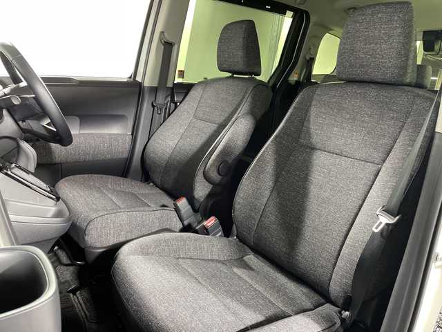 トヨタ シエンタ ハイブリッド Z 福岡県 2023(令5)年 1.6万km ホワイトパールクリスタルシャイン 禁煙車純正ディスプレイオーディオAM FM BTフルセグテレビパノラマビューモニタートヨタセーフティセンス両側パワースライドドアシートヒーター（D/N)革巻きステアリングステアリングスイッチステアリングヒーターLEDヘッドライトオートライトETC2.0スマートキープッシュスタートエンジン